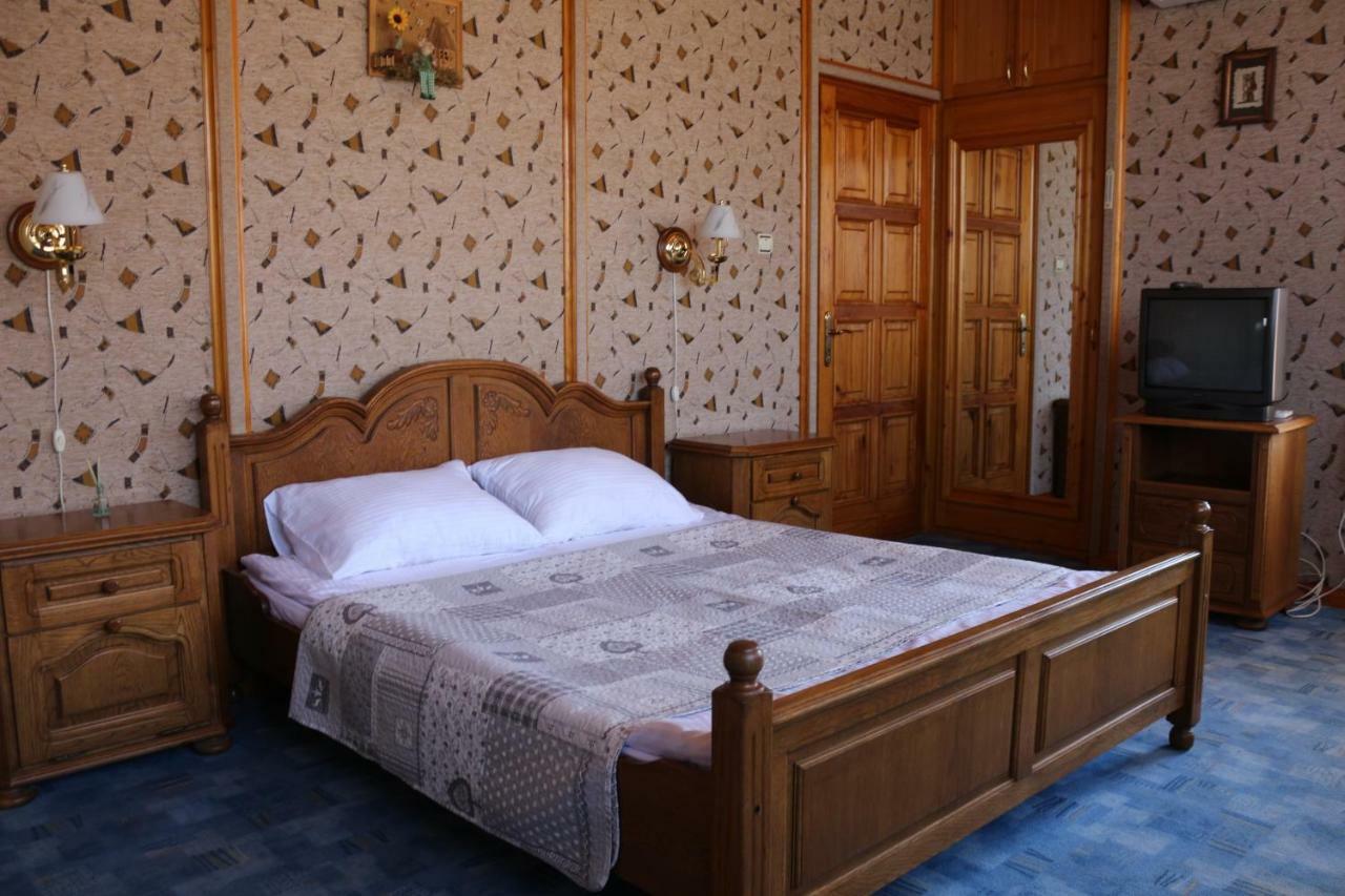 Hotel Усадьба-Музей Tirnauca Exteriér fotografie